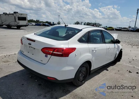 2016 Ford Focus Se z USA, uszkodzony, nr VIN 1FADP3F26GL296356